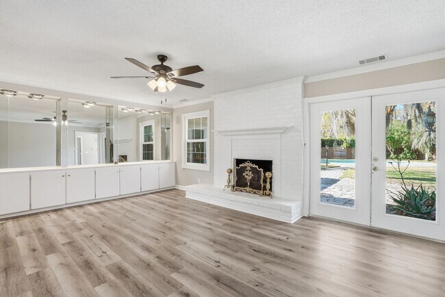 Building Photo - Mayfair Home For Lease with Backyard Oasis!