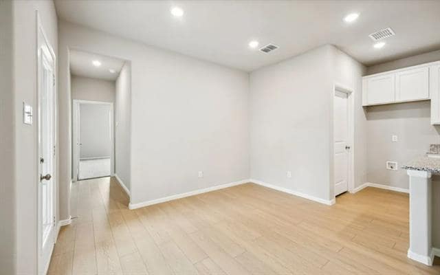 Building Photo - 909 Santa Lucia Dr