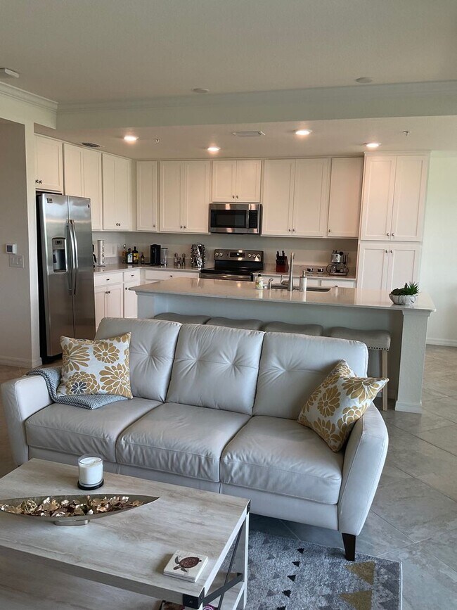 Building Photo - 2/2/ CONDO AVAILABLE NOV, DEC,@ THE  LAKEW...