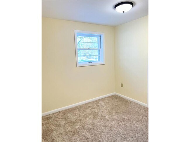 Building Photo - 1670 Stillwater St