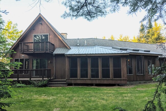 Building Photo - 140 Paquette Cir