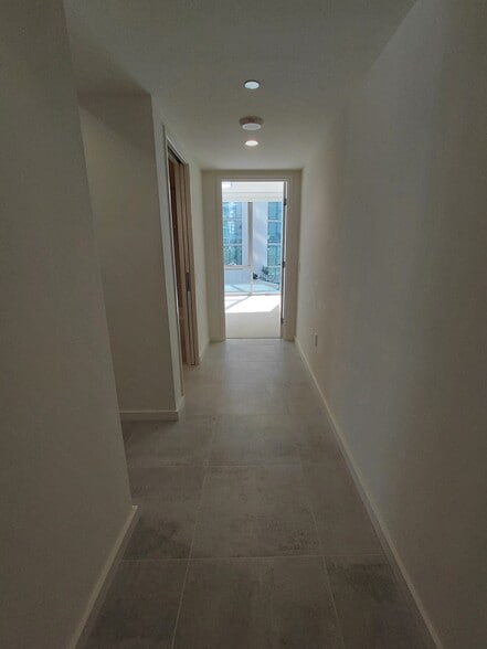 Building Photo - 1388 Kapiolani Blvd