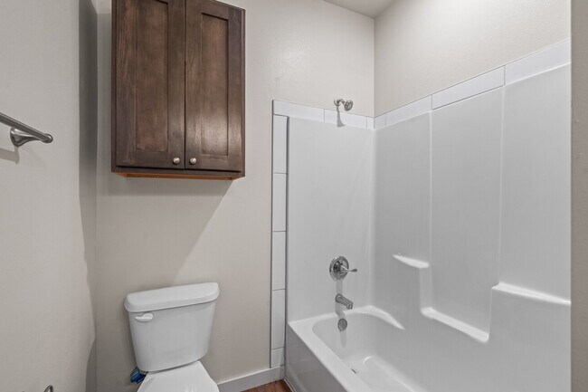 Building Photo - Beautiful Townhome Located South of Town N...