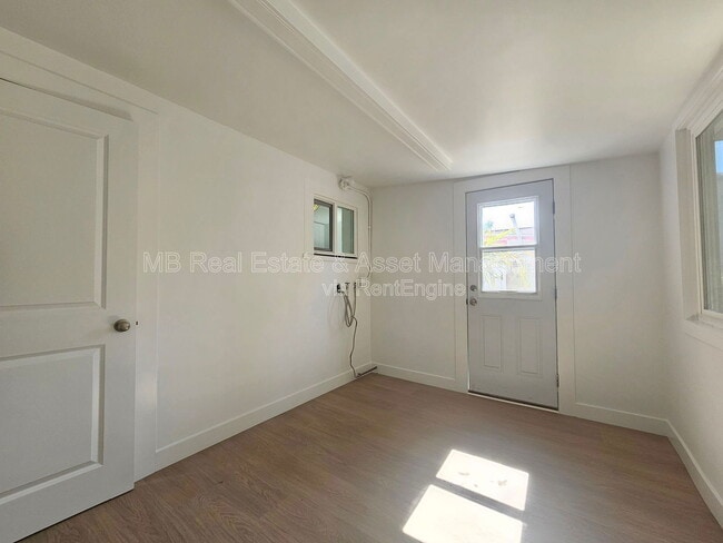 Building Photo - 635 4th St