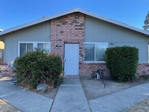 Building Photo - Charming 2-Bedroom Duplex in Sacramento – ...