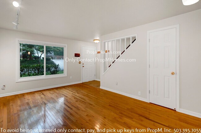 Building Photo - Charming Two Bedroom Condo with Close Access to I-5!