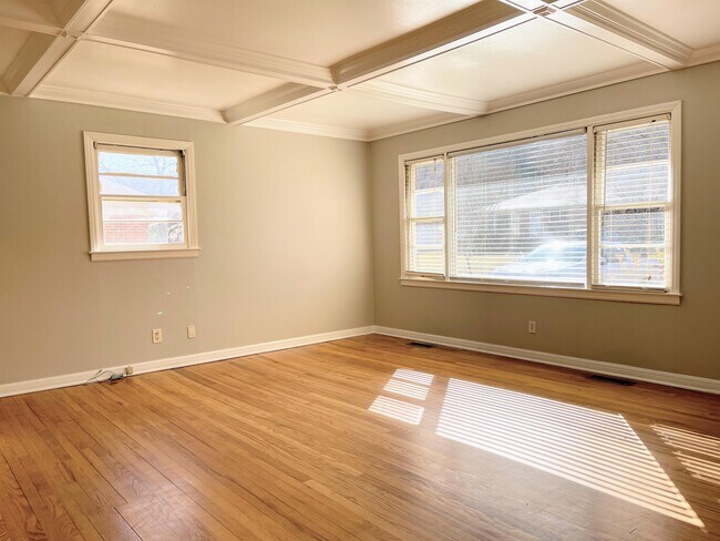 Building Photo - 1921 Stevens Ave NE