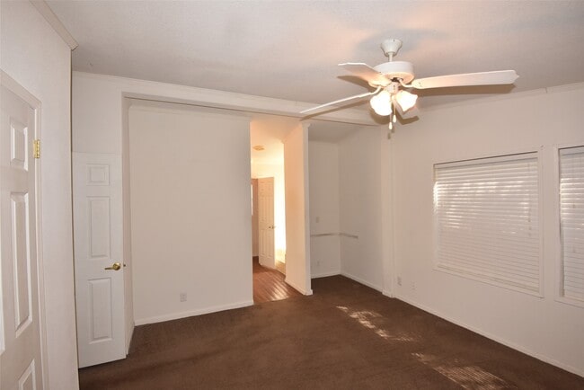 Building Photo - 10007 Elderberry Park Ln