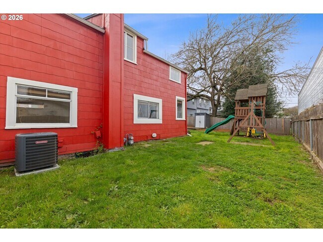 Building Photo - 4805 NE 110th Ave