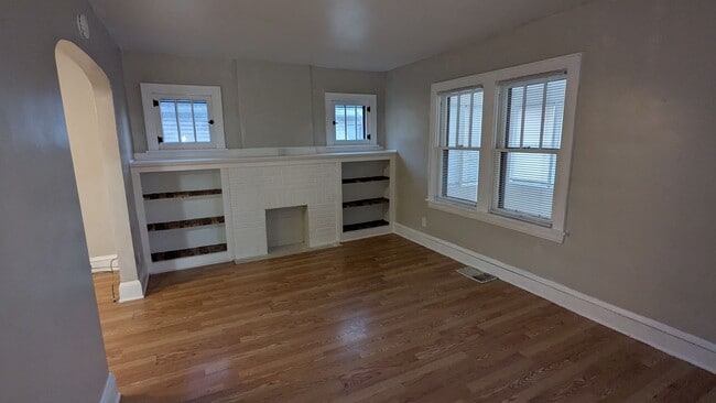 Building Photo - Charming 3-bedroom, 1.5-bathroom home located in the heart of Akron