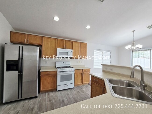 Building Photo - *ADORABLE, BRIGHT AND OPEN 3 BED/ 2 BATH H...