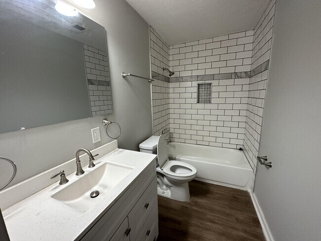Building Photo - 125 Grove Creek Dr