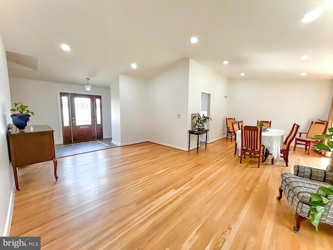 Building Photo - 10202 McGovern Dr