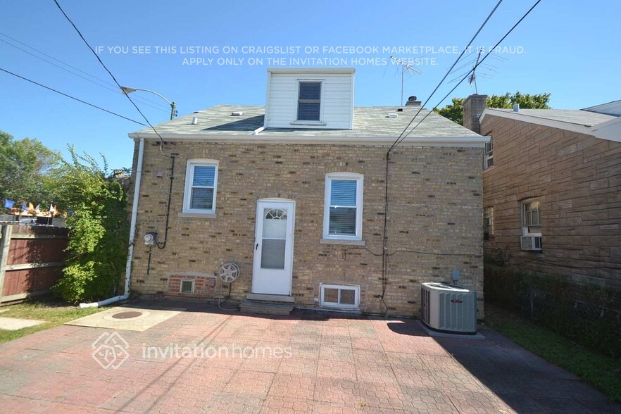 Building Photo - 5158 N Mulligan Ave