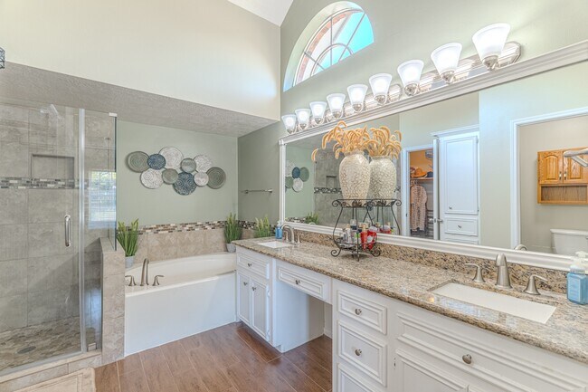 Building Photo - 13417 Bunker Hill Dr