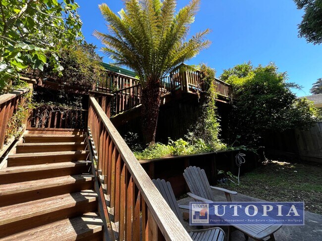 Building Photo - Beautiful, custom finished home in Aptos, ...