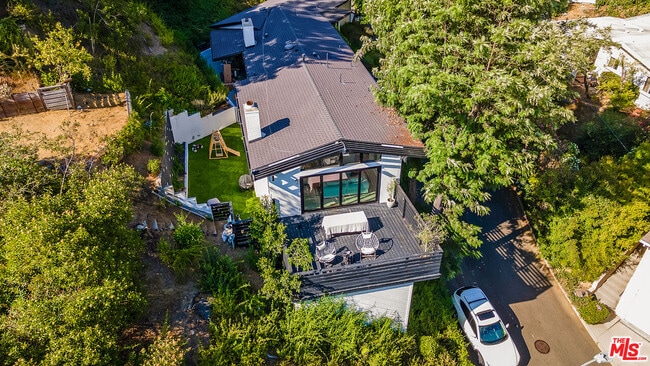 Building Photo - 2121 El Roble Ln