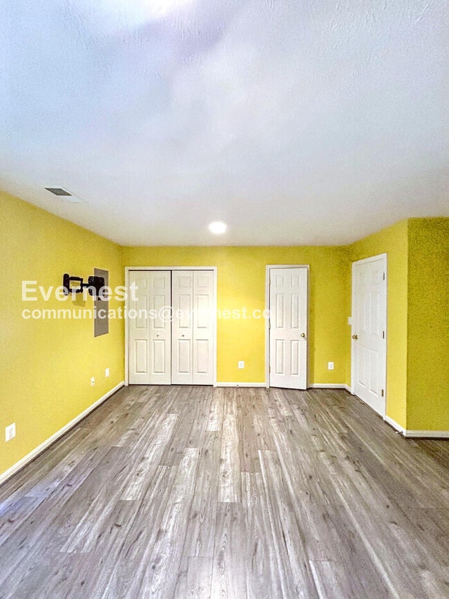 Building Photo - 18337 Democracy Ave