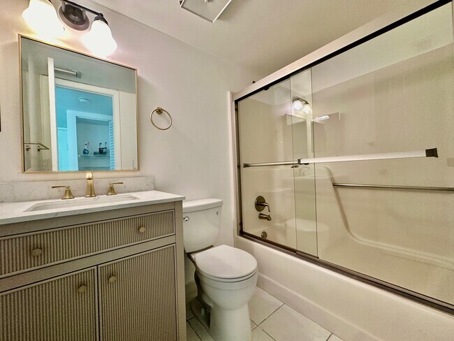 Building Photo - 6796 Palmetto Cir S