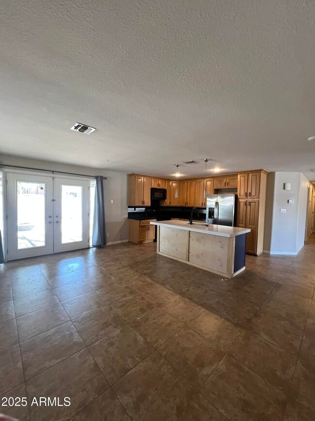 Building Photo - 233 E Huntington Dr