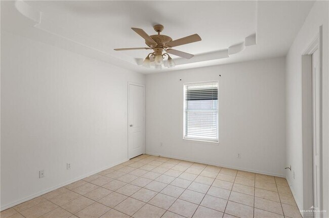 Building Photo - 705 W Bronze Dr
