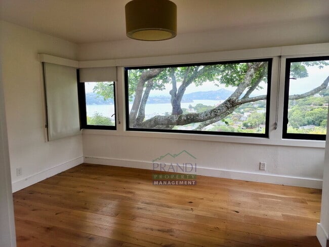 Building Photo - 263 Glen Dr