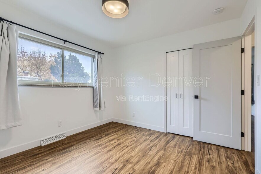 Building Photo - 5802 Queen St