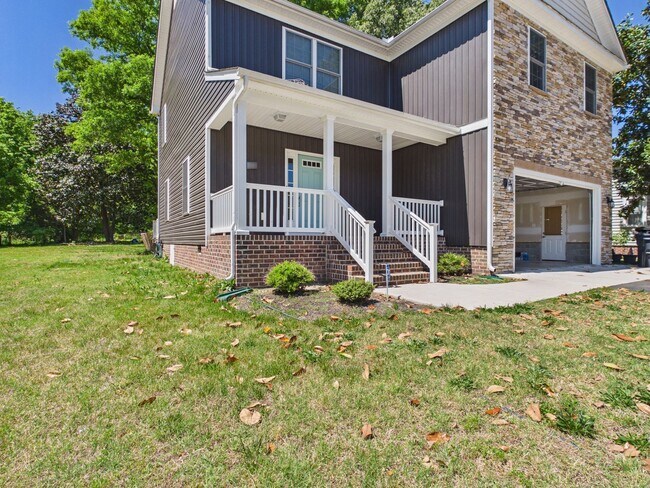 Building Photo - 1700 Dinwiddie Ave