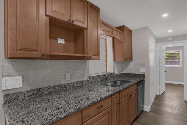 Building Photo - 518 Lavon Dr
