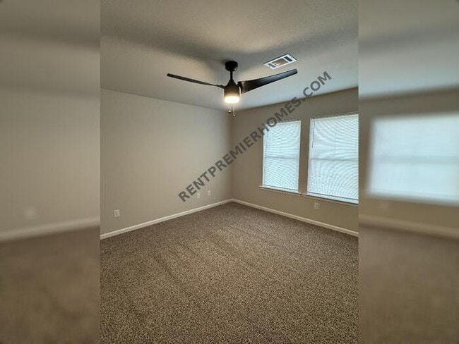 Building Photo - 18 Edward Dr