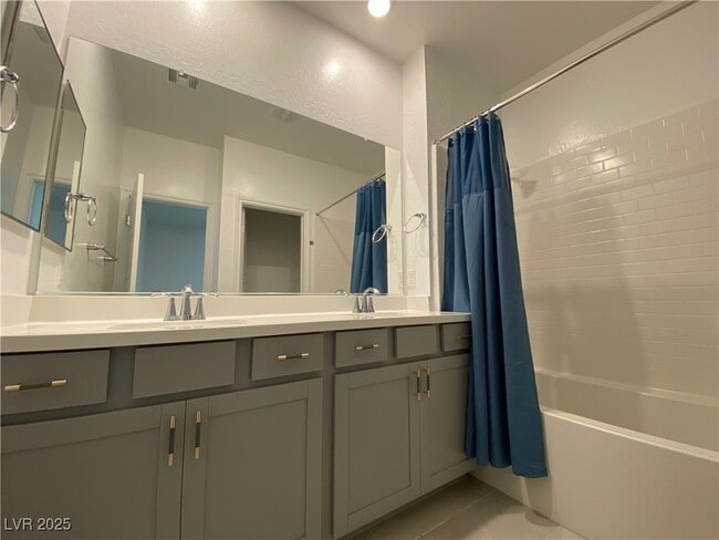 Building Photo - 600 Carriage Hill Dr