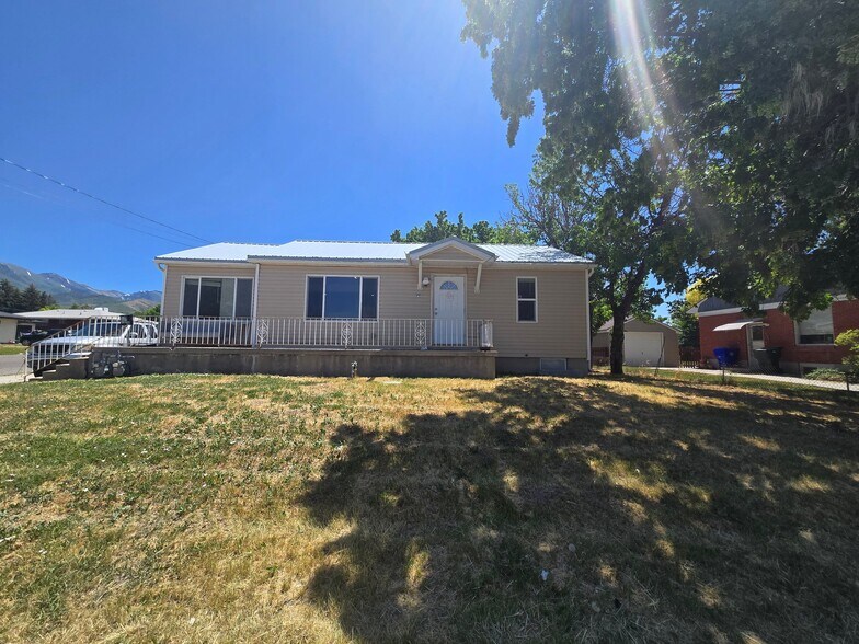 Building Photo - 509 W 200 S