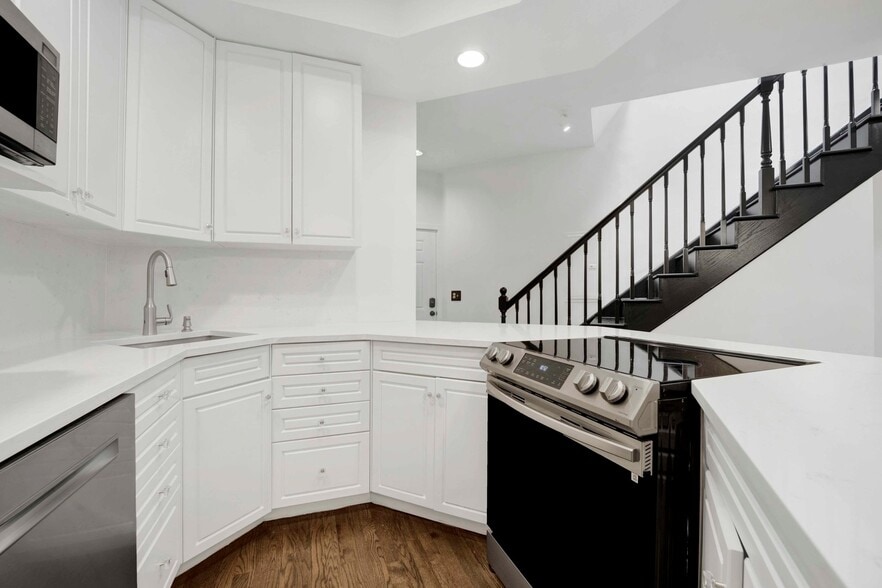 Building Photo - 223 W Wisconsin St