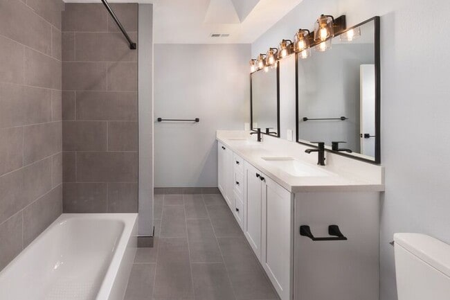 Building Photo - 42 Oakcrest Dr