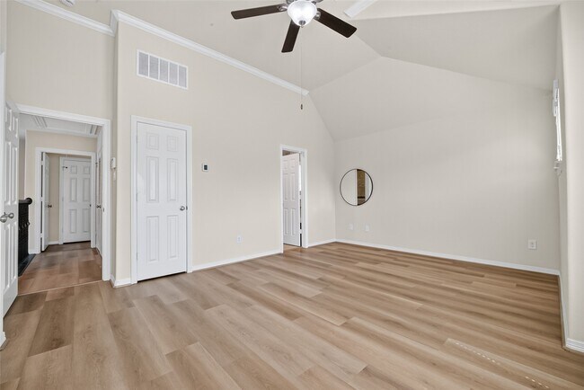 Building Photo - 2707 Shadybrook Meadow Dr