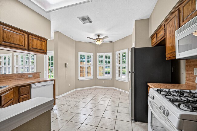 Building Photo - 1502 Beechurst Ct