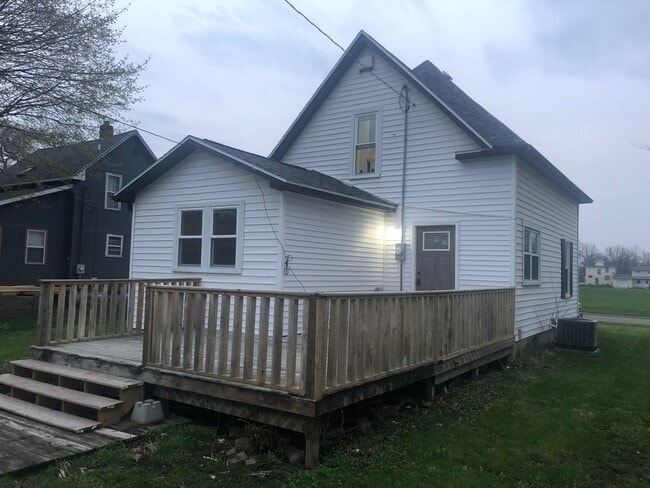 Building Photo - Remodeled 3 bed, 1 bath home for rent.