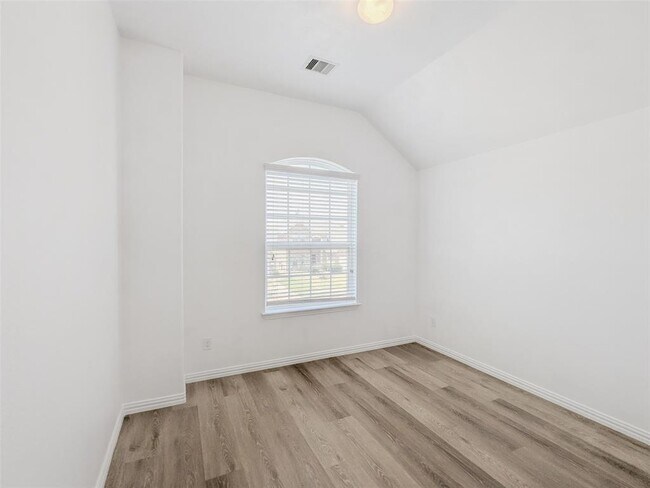 Building Photo - 24606 Forest Canopy Dr