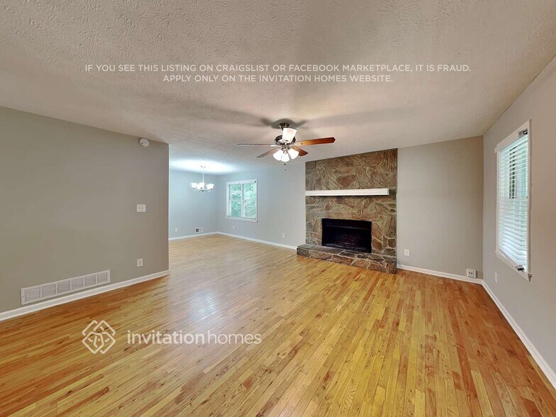 Building Photo - 4414 Lamar Dr