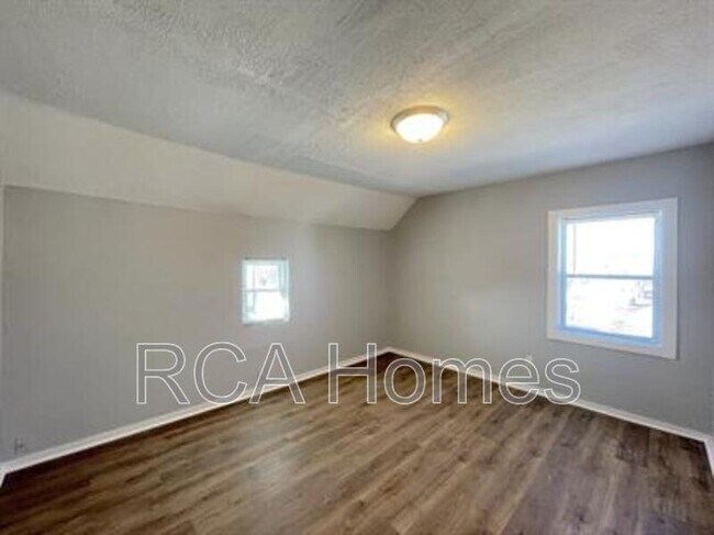 Building Photo - 453 S Keystone Ave
