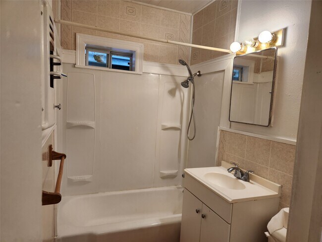 Building Photo - 1807 Church St