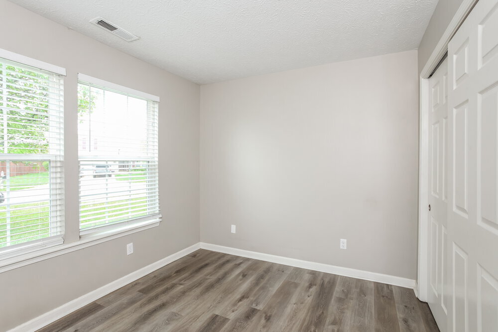 Building Photo - 5765 Arlington Dr