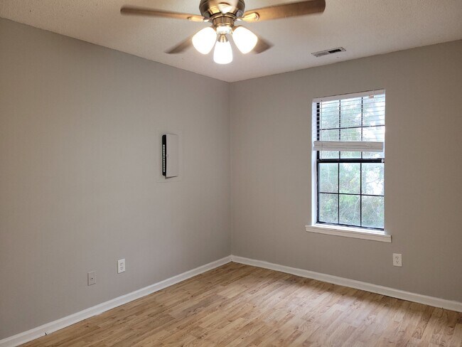 Building Photo - 1/2 off one month!!! Section 8 accepted!!! "Charming 2-Bedroom Haven in the Heart of Decatur – Yo...