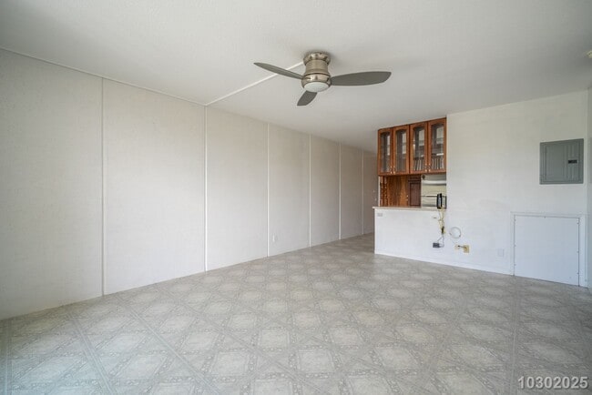Building Photo - Move-In Ready 1-Bedroom 1 Bath Condo in Ce...