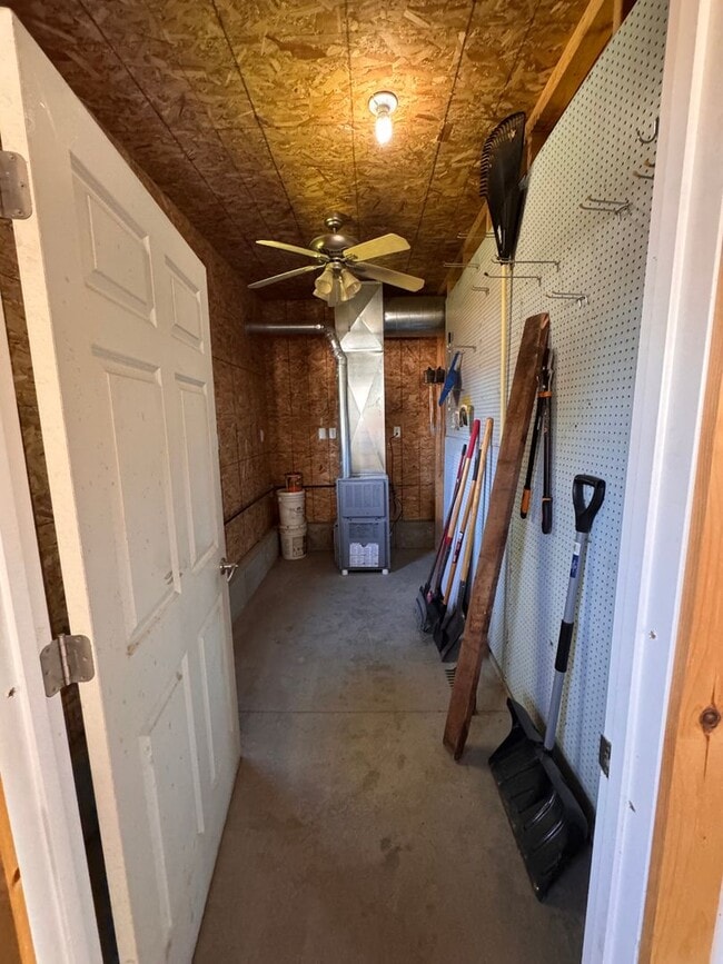 Building Photo - Single Family Home in Edgerton, WI