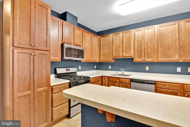 Building Photo - 7 Rowand Way E