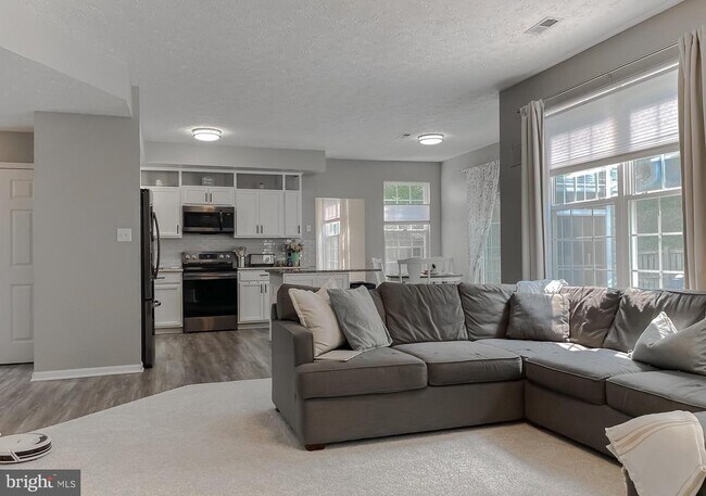 Building Photo - 48221 Keel Dr