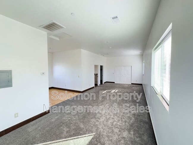 Building Photo - 2030 Broadway St