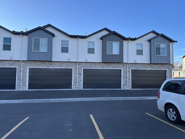 Building Photo - 852 250 N