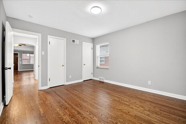 Building Photo - Robbie Junior